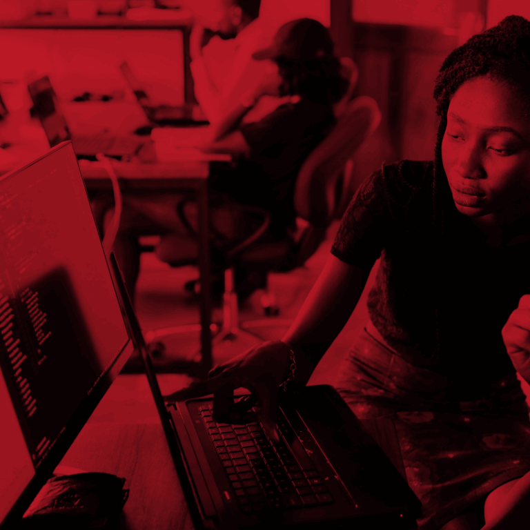 Como o uso de tecnologia para capturar e processar faturas garante eficiência operacional às comercializadoras?